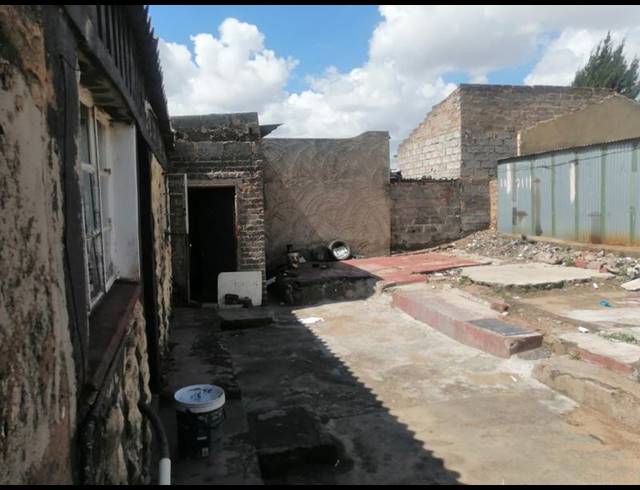 2 BEDROOM HOUSE FOR SALE IN TEMBISA CENTRAL